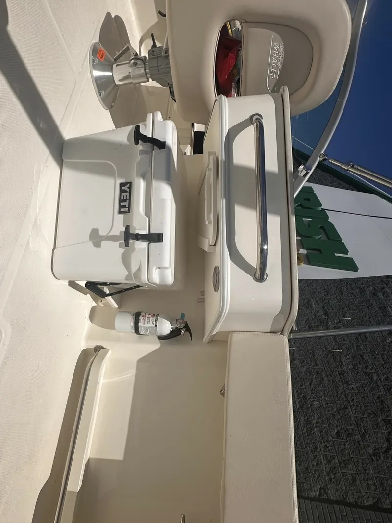 Slide: The Image of Boston Whaler 230 VANTAGE 2017 - 7462119