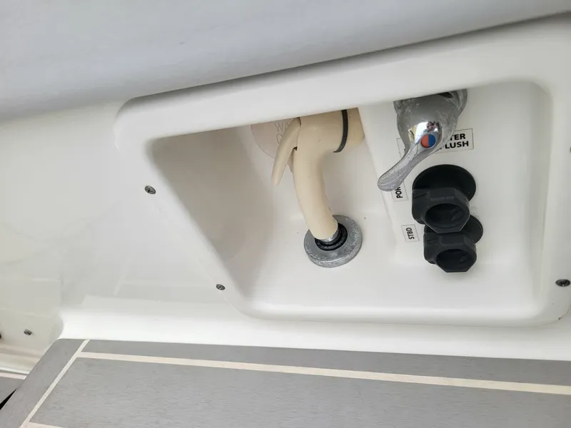 Slide: The Image of Formula 350 Crossover Bowrider 2019 - 6382062