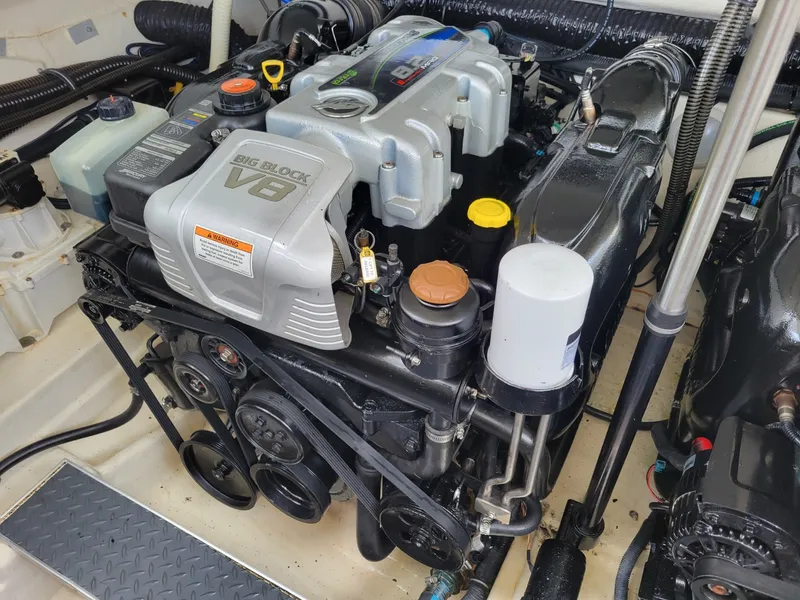 Slide: The Image of Formula 350 Crossover Bowrider 2019 - 6382142