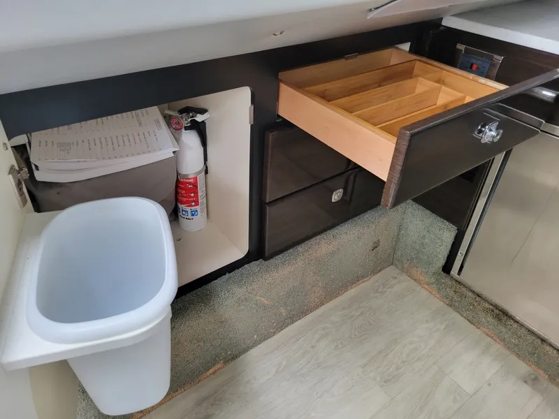 Slide: The Image of Formula 350 Crossover Bowrider 2019 - 6382122