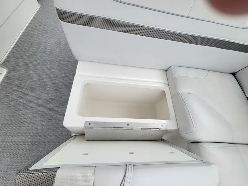 Slide: The Image of Formula 350 Crossover Bowrider 2019 - 6382076