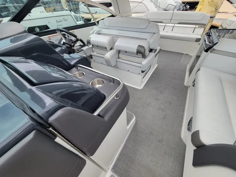 Slide: The Image of Formula 350 Crossover Bowrider 2019 - 6382080