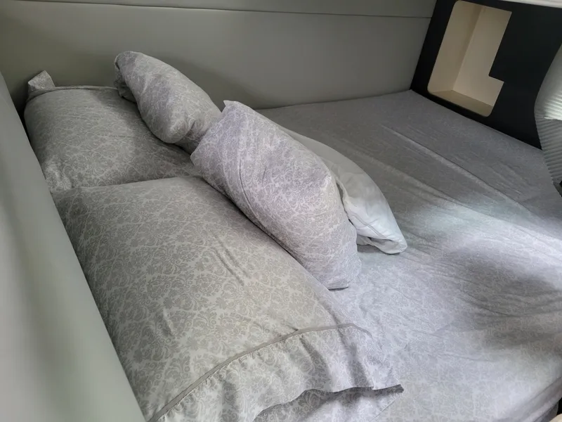 Slide: The Image of Formula 350 Crossover Bowrider 2019 - 6382103
