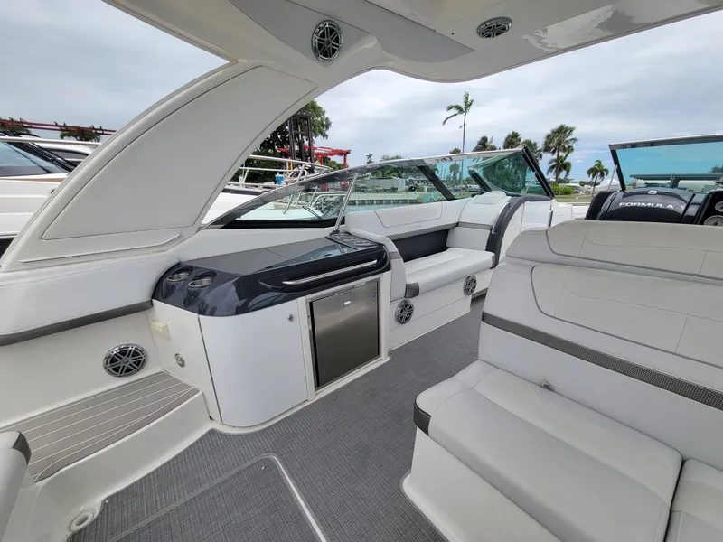 Slide: The Image of Formula 350 Crossover Bowrider 2019 - 6382066