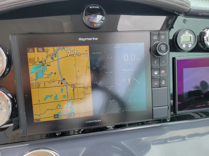 Slide: The Image of Formula 350 Crossover Bowrider 2019 - 6382087