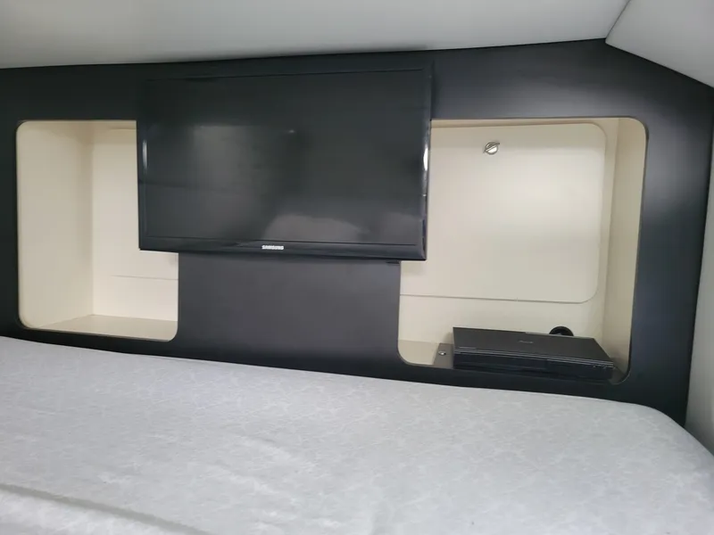Slide: The Image of Formula 350 Crossover Bowrider 2019 - 6382107