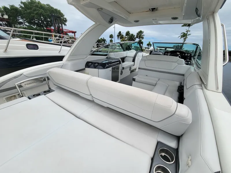 Slide: The Image of Formula 350 Crossover Bowrider 2019 - 6382065