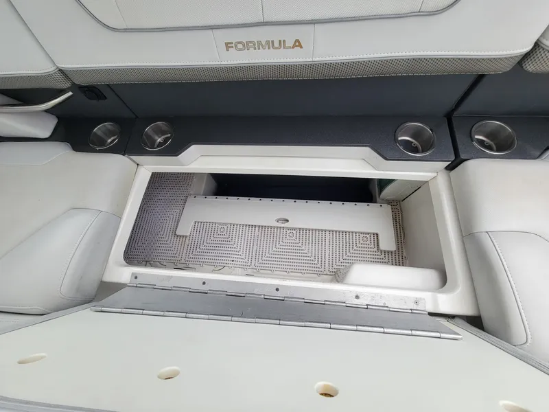 Slide: The Image of Formula 350 Crossover Bowrider 2019 - 6382098