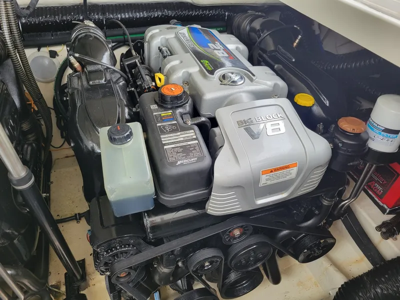 Slide: The Image of Formula 350 Crossover Bowrider 2019 - 6382139