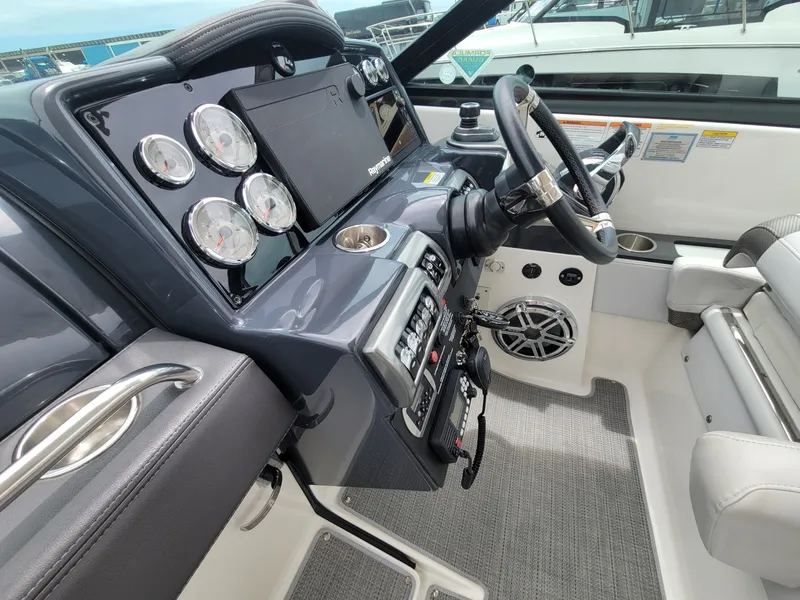 Slide: The Image of Formula 350 Crossover Bowrider 2019 - 6382086