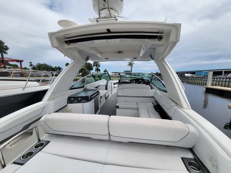 Slide: The Image of Formula 350 Crossover Bowrider 2019 - 6382063