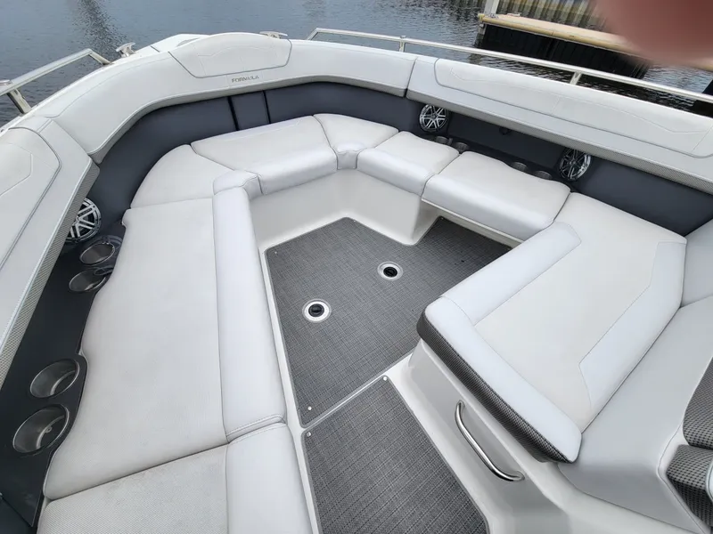 Slide: The Image of Formula 350 Crossover Bowrider 2019 - 6382091