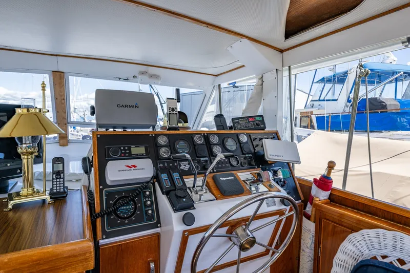 Slide: The Image of Chris-Craft 410 Commander 1980 - 6382009
