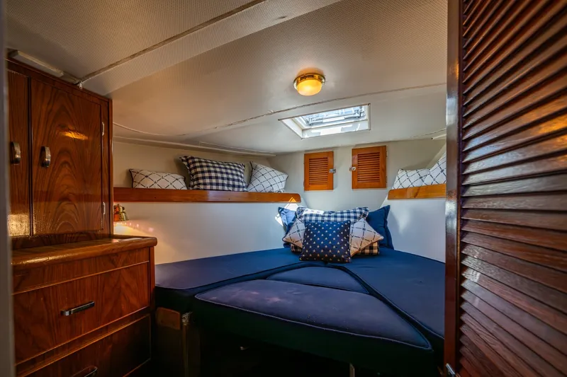 Slide: The Image of Chris-Craft 410 Commander 1980 - 6382025