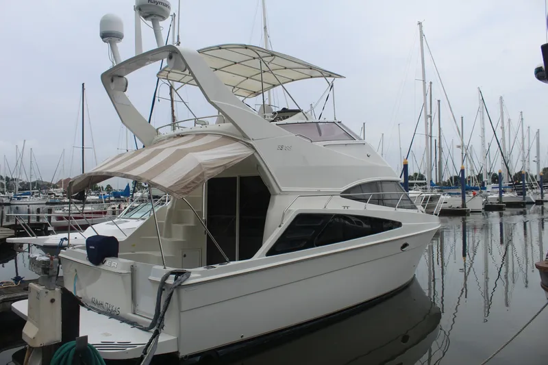 The Image of Carver Yachts 33 2006 - 6382006