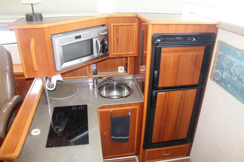 Slide: The Image of Carver Yachts 33 2006 - 6382077