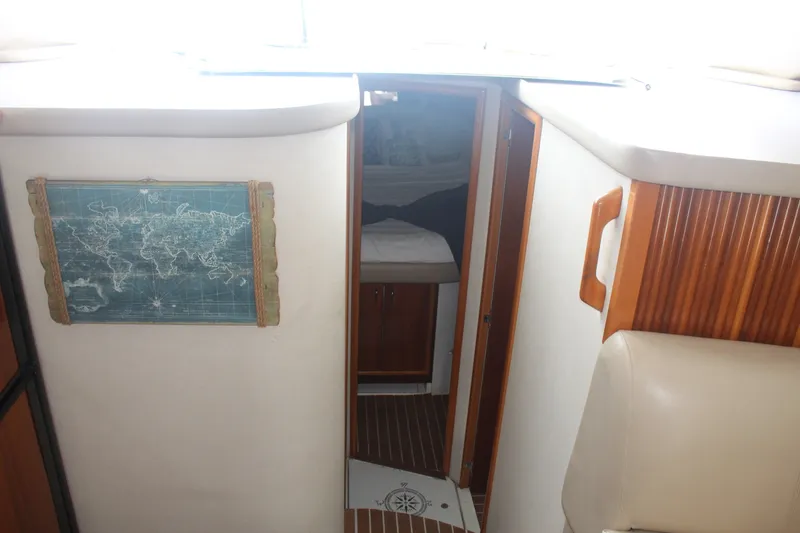 Slide: The Image of Carver Yachts 33 2006 - 6382079