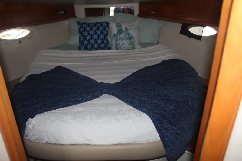 Slide: The Image of Carver Yachts 33 2006 - 6382085