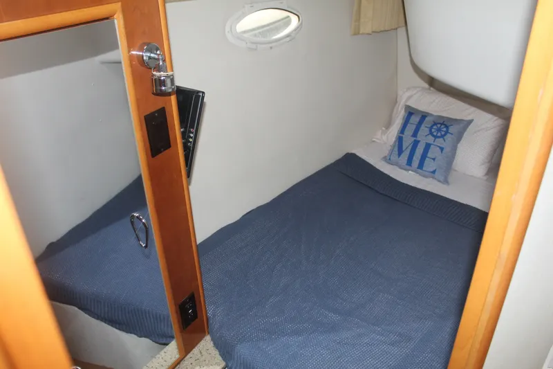 Slide: The Image of Carver Yachts 33 2006 - 6382088