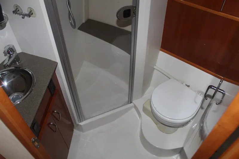 Slide: The Image of Carver Yachts 33 2006 - 6382090