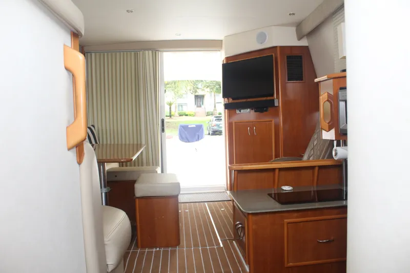 Slide: The Image of Carver Yachts 33 2006 - 6382096