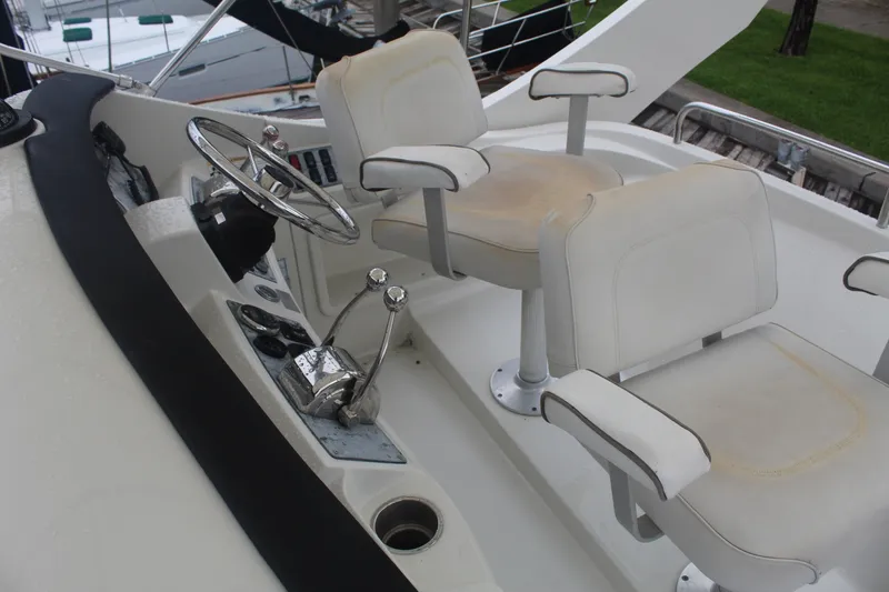 Slide: The Image of Carver Yachts 33 2006 - 6382127
