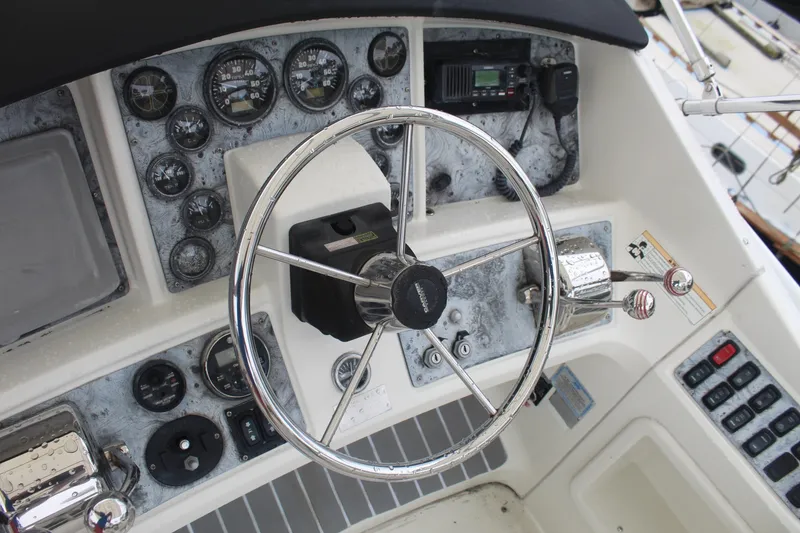 Slide: The Image of Carver Yachts 33 2006 - 6382132
