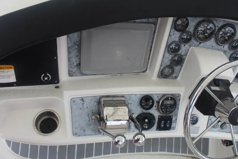 Slide: The Image of Carver Yachts 33 2006 - 6382137