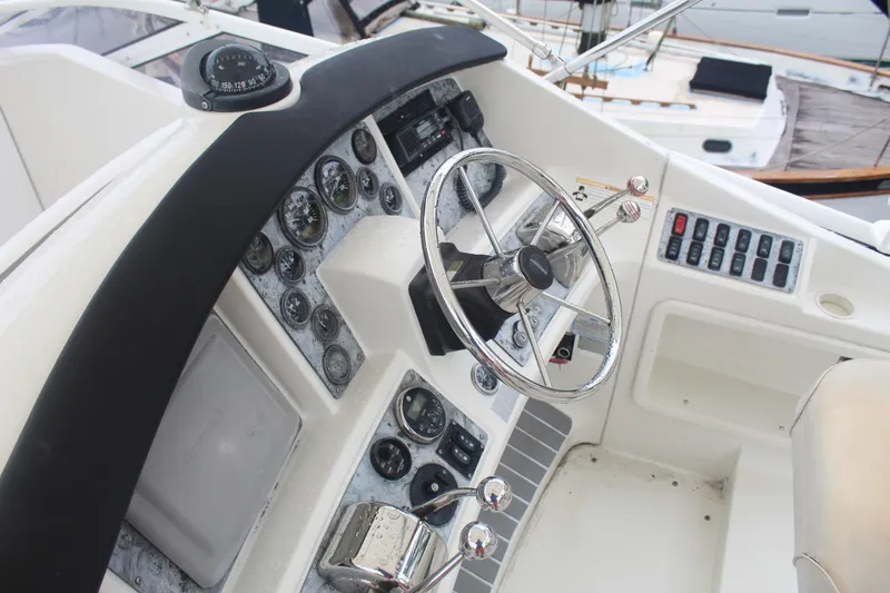 Slide: The Image of Carver Yachts 33 2006 - 6382141