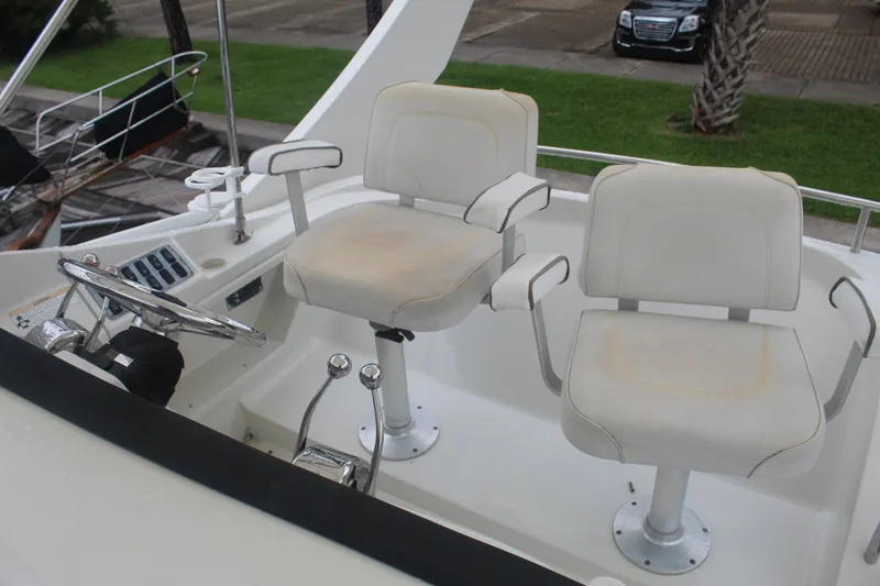Slide: The Image of Carver Yachts 33 2006 - 6382146