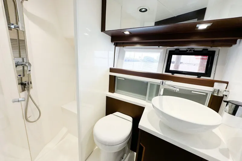 Slide: The Image of Galeon 420 Fly 2016 - 6382487