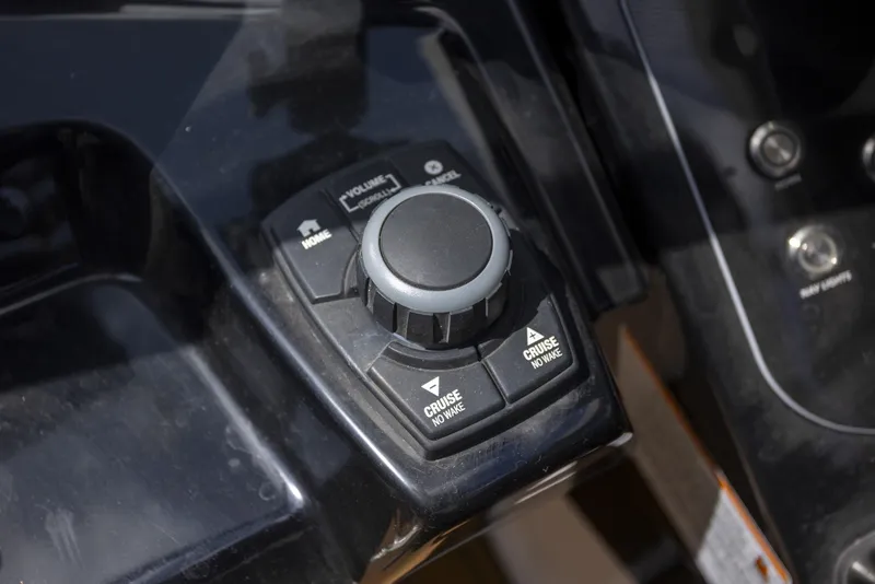Slide: The Image of Yamaha 27 2024 - 6797349