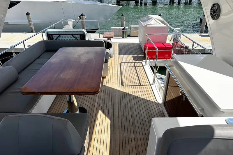 Slide: The Image of Azimut Flybridge 2018 - 6388995