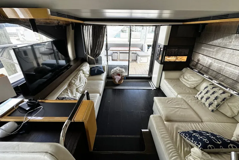 Slide: The Image of Azimut Flybridge 2018 - 6389000