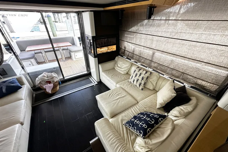 Slide: The Image of Azimut Flybridge 2018 - 6389002