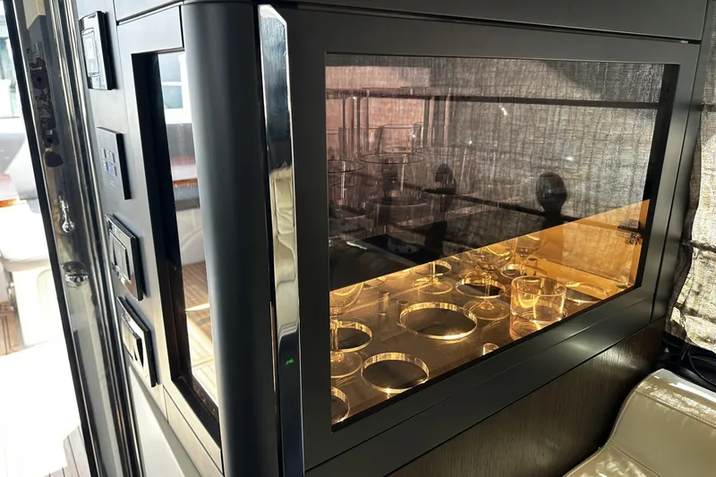 Slide: The Image of Azimut Flybridge 2018 - 6389004