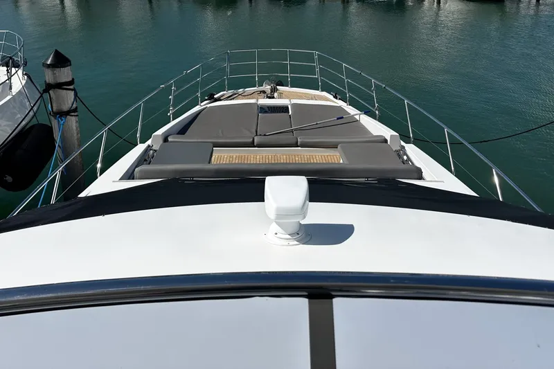 Slide: The Image of Azimut Flybridge 2018 - 6388912