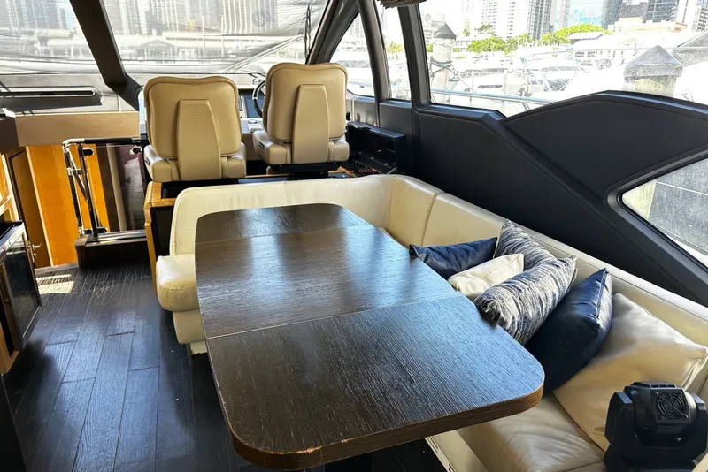 Slide: The Image of Azimut Flybridge 2018 - 6389008