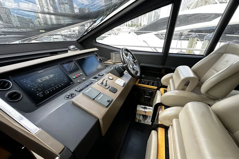 Slide: The Image of Azimut Flybridge 2018 - 6389009