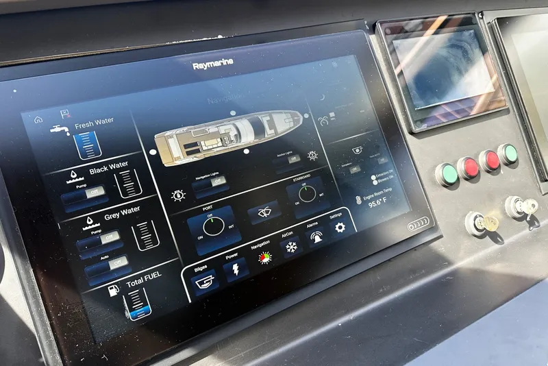 Slide: The Image of Azimut Flybridge 2018 - 6389010