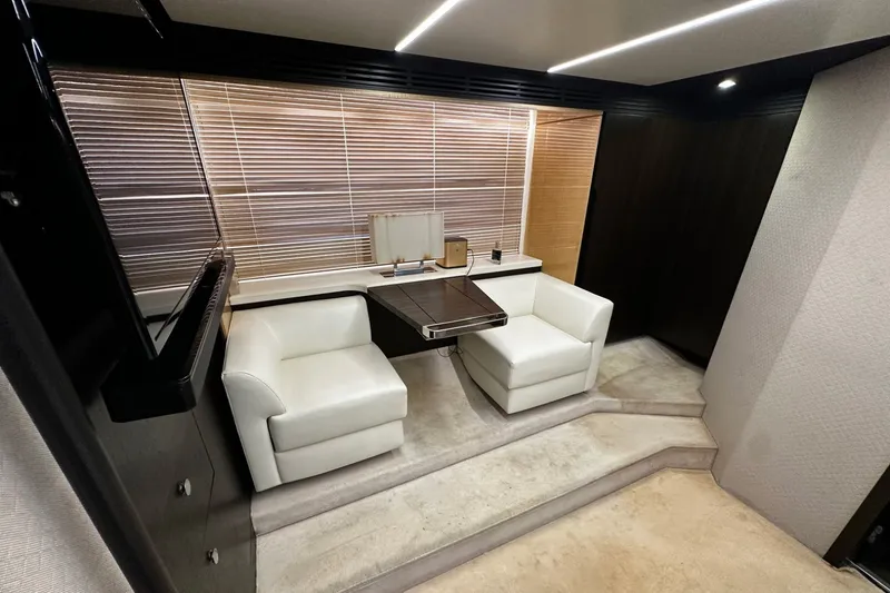 Slide: The Image of Azimut Flybridge 2018 - 6389014