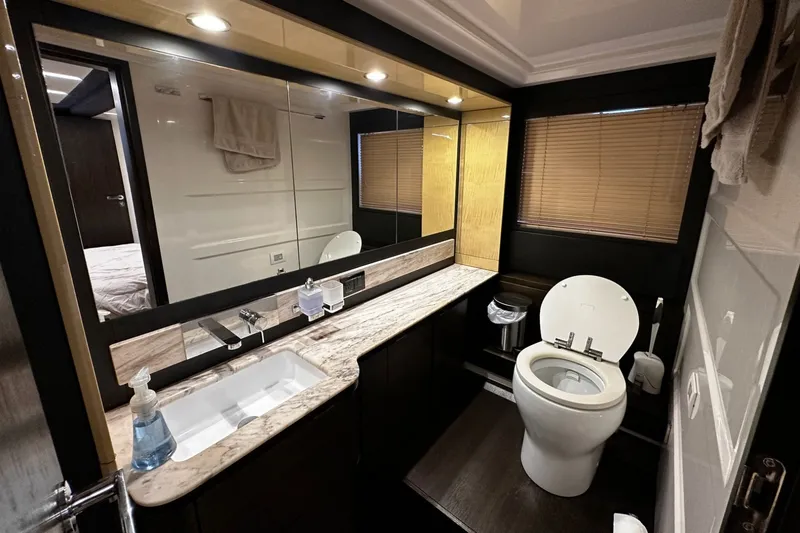 Slide: The Image of Azimut Flybridge 2018 - 6389016