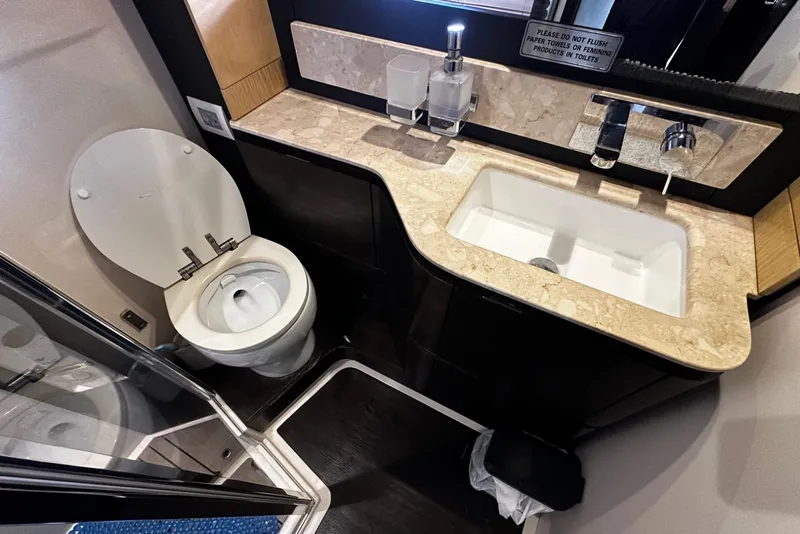 Slide: The Image of Azimut Flybridge 2018 - 6389020