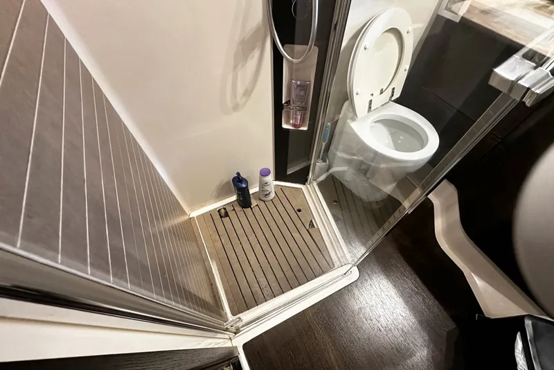 Slide: The Image of Azimut Flybridge 2018 - 6389022