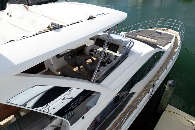 Slide: The Image of Azimut Flybridge 2018 - 6388916