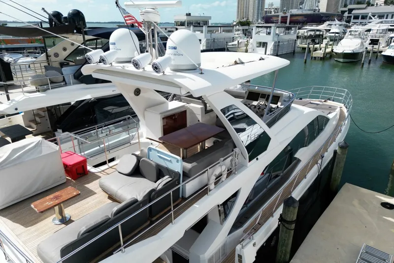Slide: The Image of Azimut Flybridge 2018 - 6388917