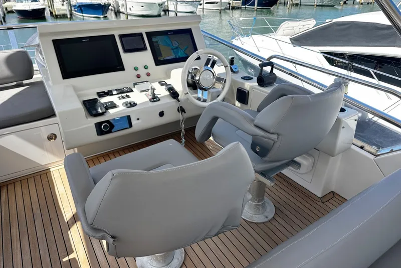 Slide: The Image of Azimut Flybridge 2018 - 6388920