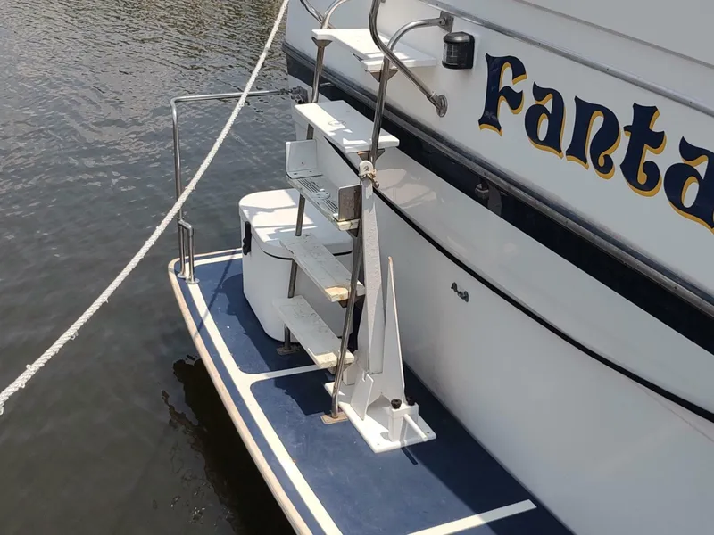 Slide: The Image of Hyatt Double Cabin Motoryacht 1989 - 6391109