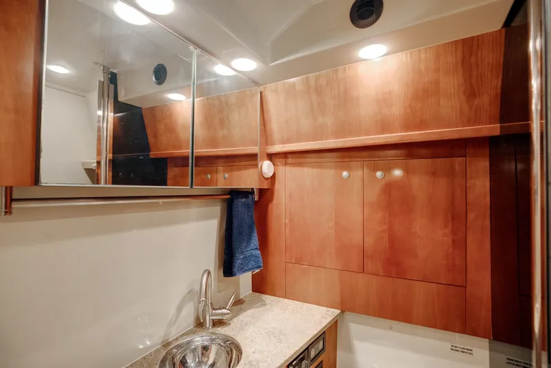 Slide: The Image of Rampage 41 - Empty Pockets - Interior Cabin Head 2008 Rampage 41 Express - Empty Pockets - 6392050