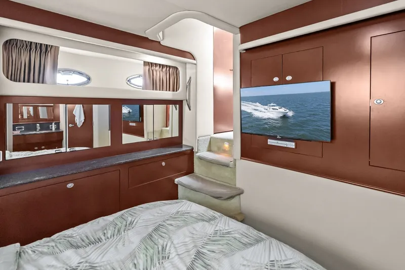Slide: The Image of Master Stateroom and TV - 6505542